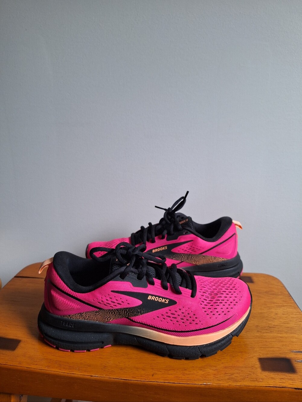 Brooks Women's Trace 3 Pink Glo/Black/Orange Size 7.5B - Picture 2 of 13